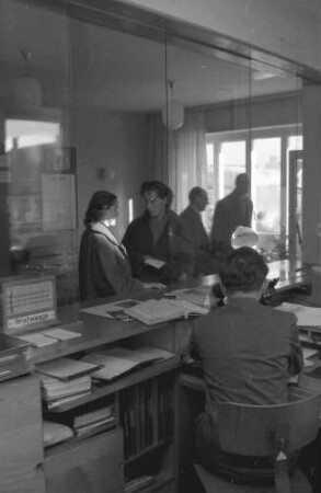 Höchenschwand: Pressefahrt mit der OPD Freiburg, Postamt, Schalterraum