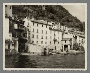 Wohnhäuser am Ufer des Lago di Lugano
