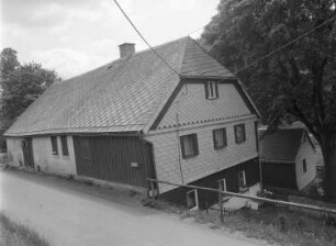 Klingenthal-Zwota, Alter Weg 44. Bauernhof (1801/1850). Wohnhaus. Straßenansicht