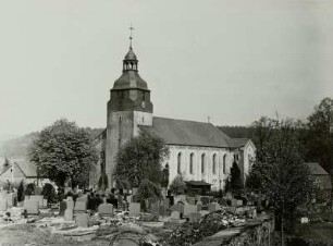 Steinigtwolmsdorf (obersorbisch Wołbramecy), Dorfkirche und Friedhof, Ansicht von Südwesten