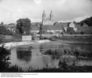 Zisterzienserkloster; Gesamtansicht über die Jagst von Westen