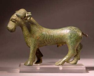 Archaische apulisch-indigene Statuette eines Stiers