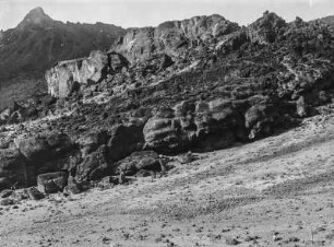 Erosionsformen : Durch Wind entstandene Erosionen am Kilimandscharo