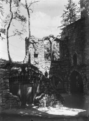 Oybin, Berg Oybin : Oybin. Burg Oybin. Ruine der Klosterkirche