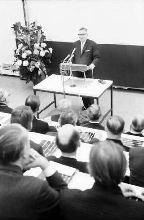 Freiburg: Einweihungsfeier der HNO-Augenklinik Freiburg, Auditorium im Hörsaal; Ansprache Finanzminister Müller