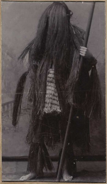 Homme en robe de danse yahua (Yagua)