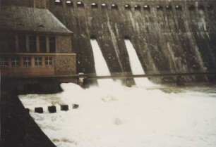 Edertalsperre im Überlauf