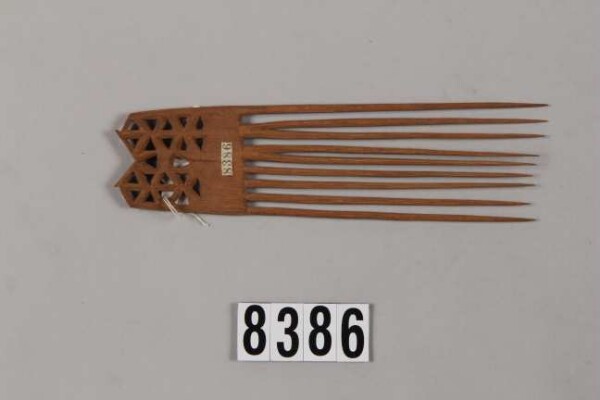 Decorative comb