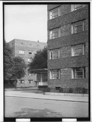 Baublock Koldingstr. Nr. 12 : [Eckansicht mit "Färberei"]