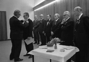 Verleihung des Bundesverdienstordens an sieben Mitarbeiter der Bundesbahndirektion Karlsruhe