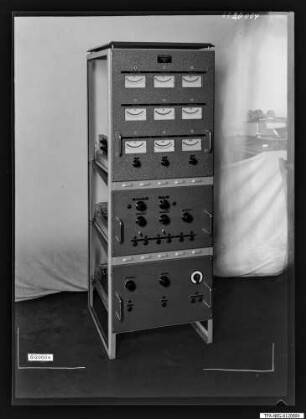 Einschub eines nicht näher bezeichneten Geräts, Bild 1, Foto 1961