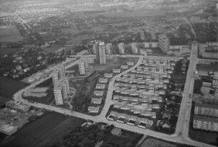 Luftaufnahme, Blick von Süd-Westen auf die Siedlung im südlichen Bereich der Heerstraße im Gebiet der Sandstraße und Meydenbauerweg. Berlin-Wilhelmstadt, Heerstraße