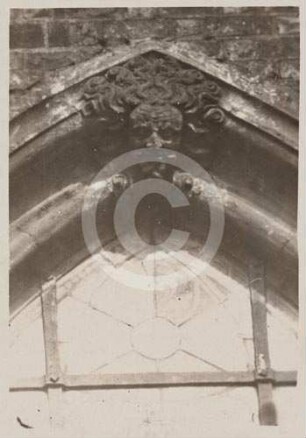 Schlussstein eines Fenstergewändes am Langhaus des Doms Breslau