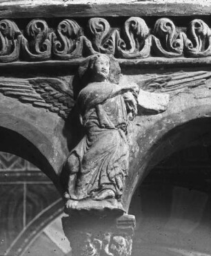 Hildesheim, St. Michael, ehem. Benediktiner-Klosterkirche, Nordwest-Querhausarm, Chorschranke, Ausschnitt