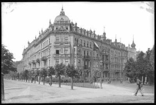 Karlsbad. Kaiserin-Elisabeth-Quai und Mattonistraße mit Eckhaus Merkur