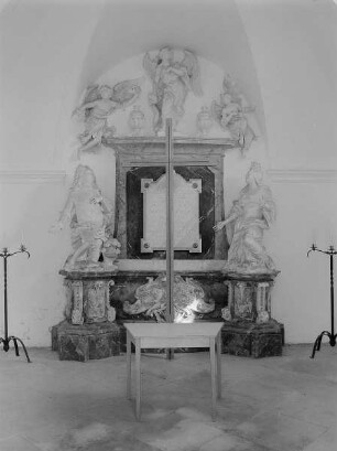 Epitaph derer von Kyau mit Schrifttafel