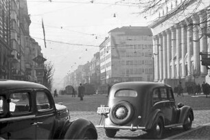 Sofia: Boulevard Witoscha mit Taxi im Vordergrund