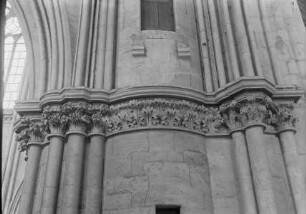 Kapitelle der Vierungspfeiler und des Chors