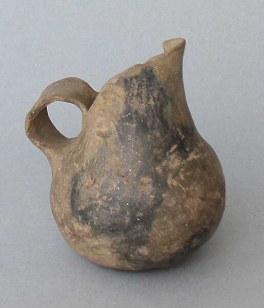 Clay vessel with handle