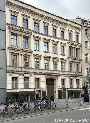 Mietshaus & Remise; Berlin, Pankow