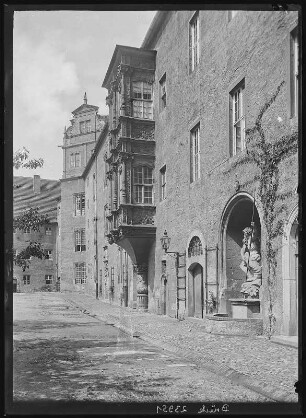 Torgau. Schloss Hartenfels, Hof mit Erker u. Neptunbrunnen