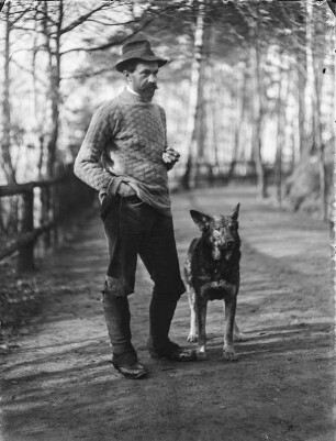 Rudolf Zimmermann : Selbstportrait von Rudolf Zimmermann mit Schäferhund.