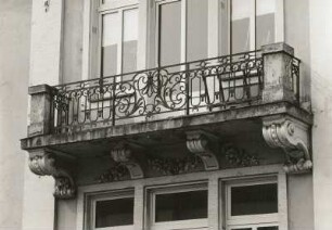 Dresden-Neustadt, Louis-Braille-Straße 5. Villa "Mathilde" (um 1900). Balkon (1. Obergeschoß)