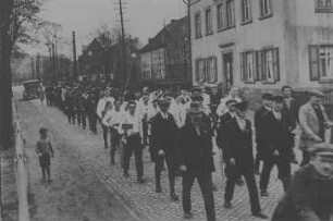 Demonstration in Raschau zum 1. Mai 1930 : Demonstration in Raschau zum 1. Mai 1930