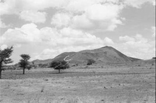 Vulkangruppe : Landschaft nahe Dukem südöstlich von Addis Abeba, im Hintergrund eine Vulkangruppe