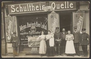 Ansichtskarte Gruppenbild vor einem Restaurant, Kreuzbergstraße 29