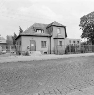 Coswig, Polizeigebäude : Coswig. Polizeirevier, Dresdner Straße 54. Straßenansicht