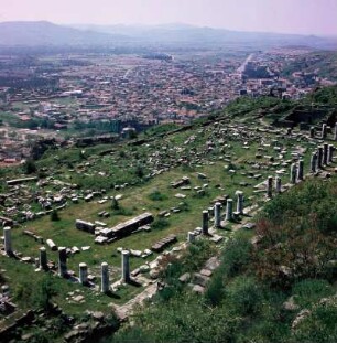 Bergama (antiker Name: Pergamon), Blick über das Gymnasion auf Bergama