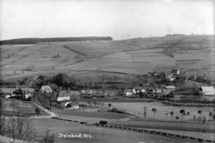 Ansicht Steinbach und Oberschaar : v.l.: Pursche-Fabrik, Forstamt, ehem. Sachs-Mühle, re. Engel-Gasthof, darüber die Häuser des Berg-Gutes