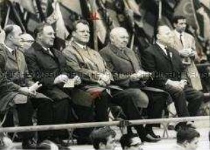 Kundgebung zum 1.Mai 1964 auf dem Platz der Republik vor dem Berliner Reichstag