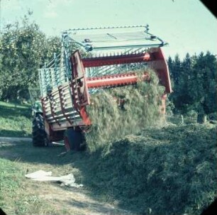 Fotografie: Futtererntetechnik, Ladewagen, Grassilage, Be- und Entladen