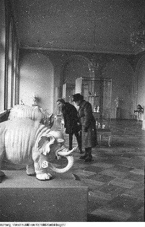 Dresden, Zwinger, Staatliche Kunstsammlungen Dresden, erweiterte Porzellansammlung (Wiedereröffnung 1. Juli 1952), April 1954