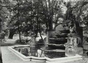 Altdöbern. Neptunbrunnen (1750/1755, G. Knöfler) im Schloßpark (1881-1890, E. Petzold)