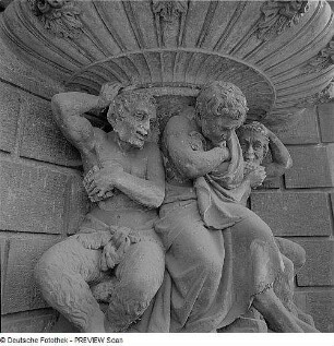 Wandbrunnen : Dresden. Zwinger. Wandbrunnen (1701/1800) am Deutschen Pavillon