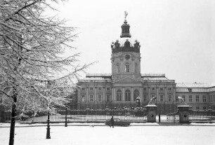 Berlin: Charlottenburger Schloss im Schnee