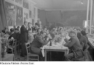 Veranstaltung zum Empfang der polnischen Delegation, Tische mit Teilnehmern