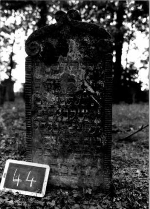 Grabstein 44 [Nir S. 56 Nr. 5.11]
