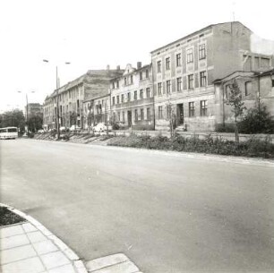 Cottbus, Marienstraße 21/25. Wohn-und Geschäftshäuser. Straßenansicht von Nordwest