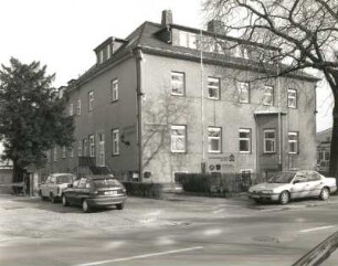 Dresden-Strehlen, Wiener Straße 43. Wohnhaus (Handwerkskammer Dresden, A. 20. Jh.). Straßenansicht mit Hauseingang
