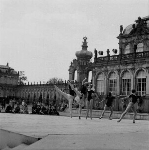 Zwinger Ballettprobe : Ballettprobe vor dem Wallpavillon im Dresdner Zwinger