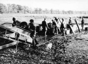 Fischerei in Peitz : Handwerkstechniken - Fischerei. Ort: Picnjo / Peitz. Abfischen des großen Neudorfer Oberteiches.