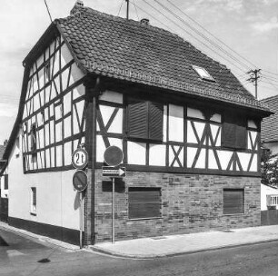 Fachwerkwohnhaus; Dreieich, Steingasse 1