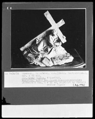 Christus, unter der Last des Kreuzes zusammengebrochen