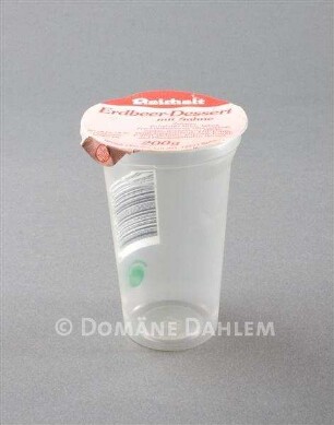 Becher "Erdbeer-Dessert mit Sahne"