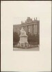 Kaiserin-Augusta-Denkmal vor der Oper in Berlin