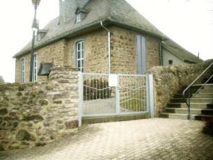 Eibach-Amsicht von Südosten mit Langhaus (Neubau 17 Jh) über Kirchhofmauer-Wehrgang mit Steinbrüstung sowie Toranlage im späten 18 Jh abgetragen